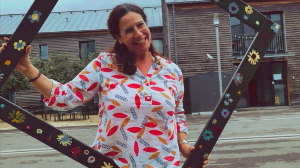 Portrait d'Arlete Carvalho Gomes, chef de service nettoyage de l'Institut Saint Joseph