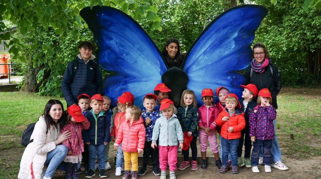 La rencontre extraordinaire entre les papillons et les enfants lors de la Semaine de l'Enfance