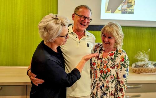 1 (1) (1) (1) (1) (1)