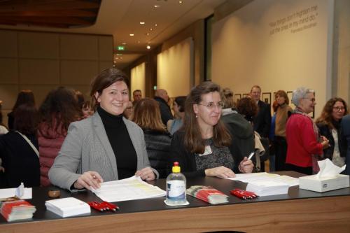 2211ElisabethSchonig02