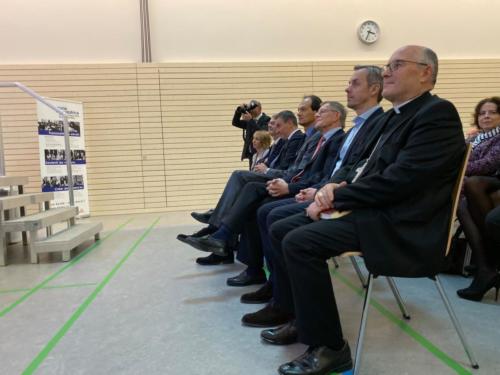 Les invités d'honneur lors de la cérémonie d'inauguration