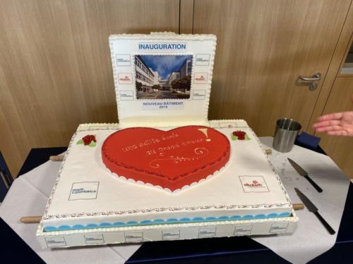 Un gâteau à la hauteur d'une école au grand coeur